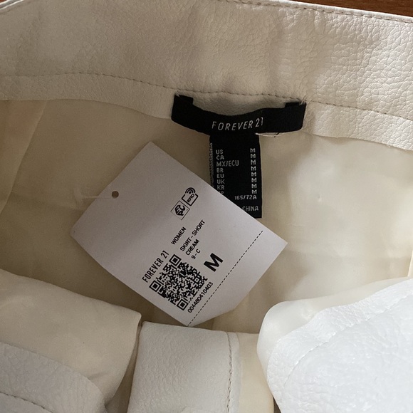 NWT forever 21 faux leather cream skirt - Picture 2 of 3